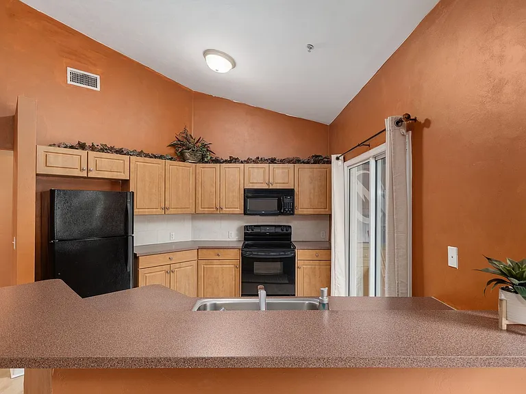 4215 SW 31st Dr #204 — Photo 9