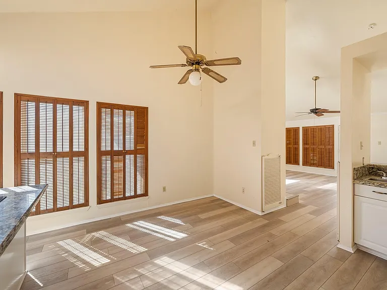 4330 Willow Beach Dr — Photo 16