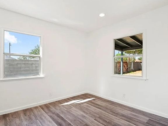 3rd image of 1041 E Marbury St