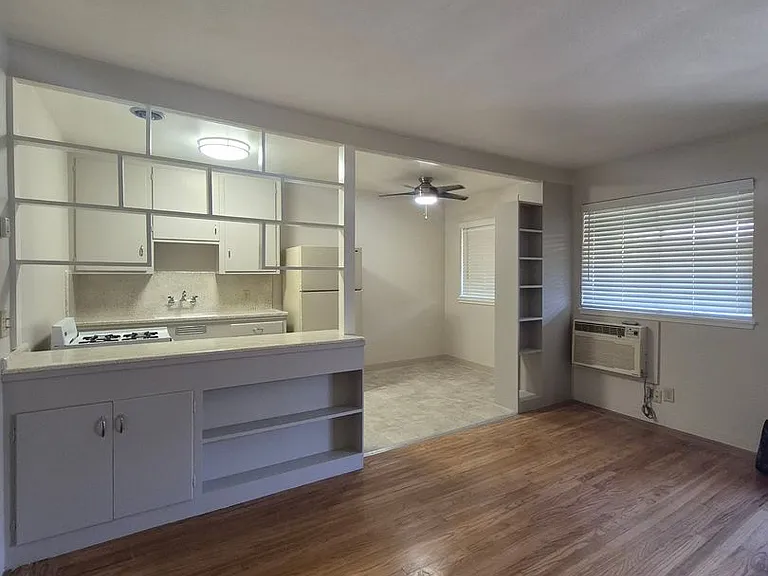 2508 L Street Classic Midtown Living — Photo 8