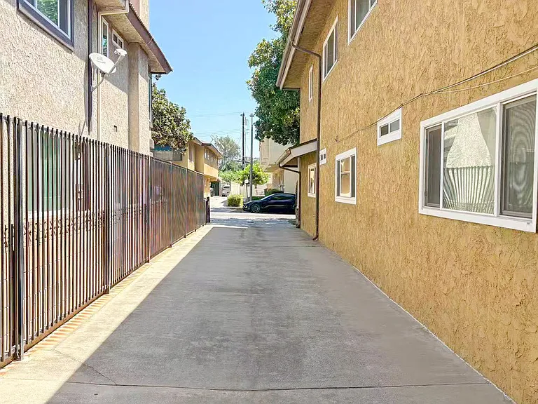 333 N Monterey St — Photo 21
