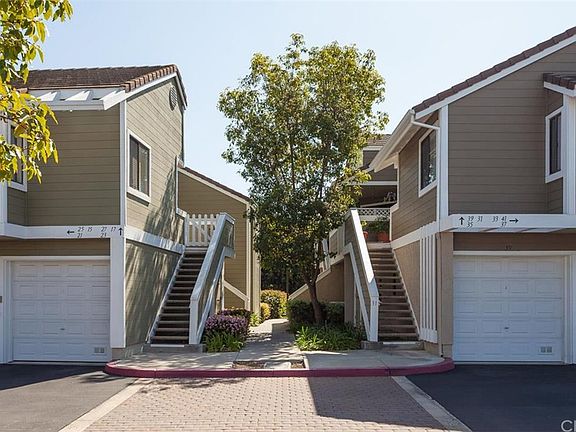 2nd image of 27 Bridle Ln