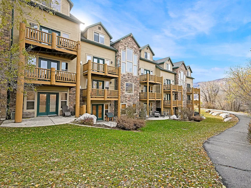 3521 N Fox Run Dr #811-1