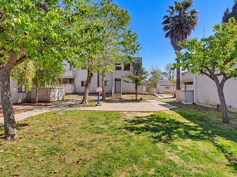 11208 S Western Ave — Photo 10