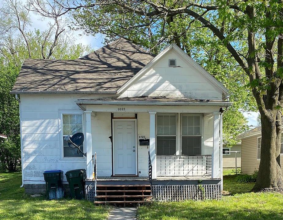 1st image of 1021 E Washington St