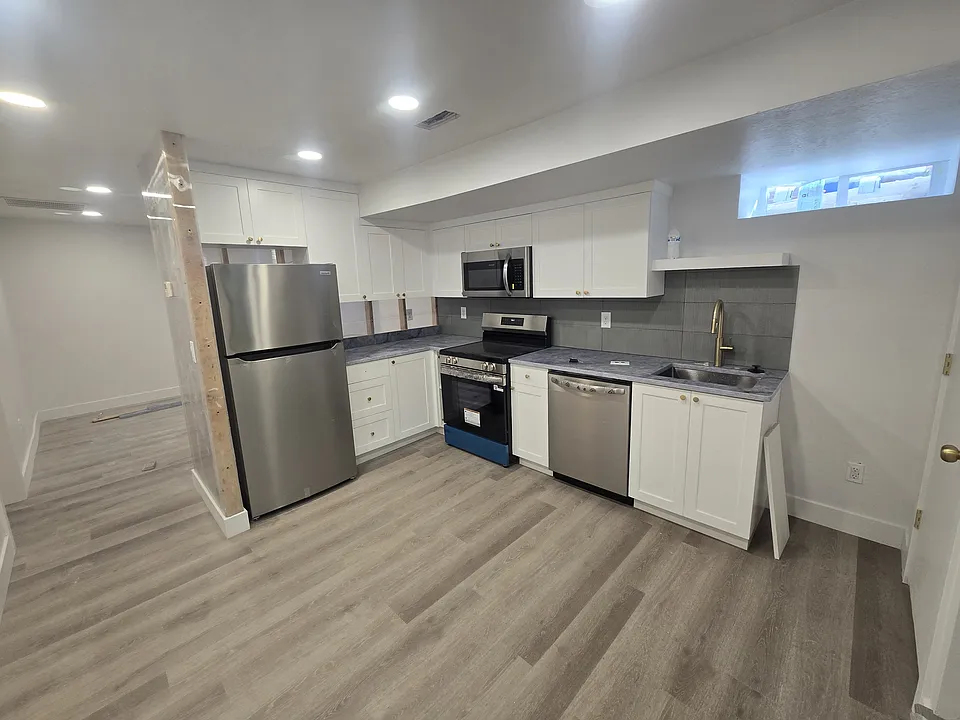 166 E Kelsey Ave