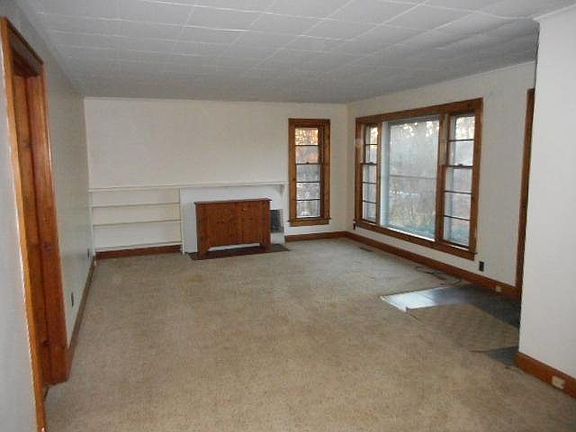 4th image of 216 N Lee St