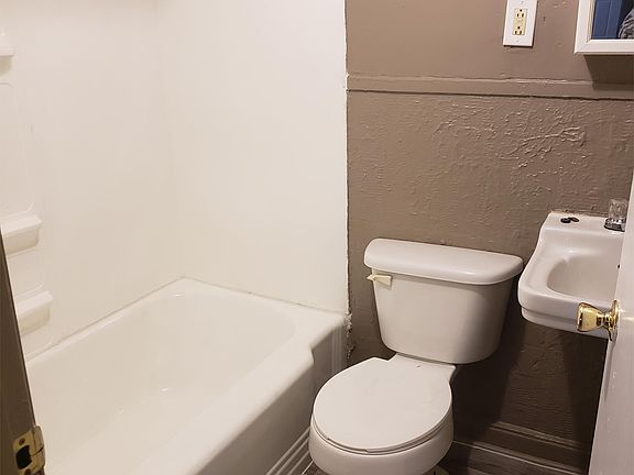 3rd image of 147 Belle Ave