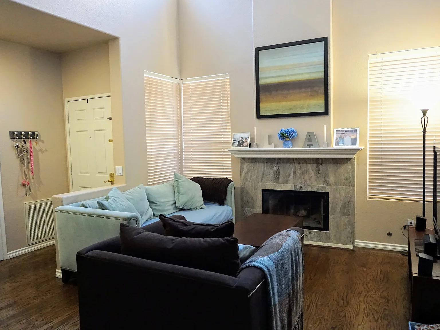 3 bed, 2.5 bath, 1455 sqft, $4,000 — Photo 2