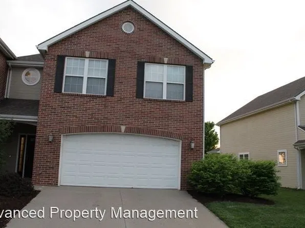 1032 Burton Pl, Manhattan, KS 66503