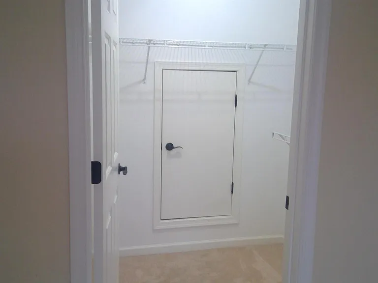 305 Sweetwater Ct — Photo 4