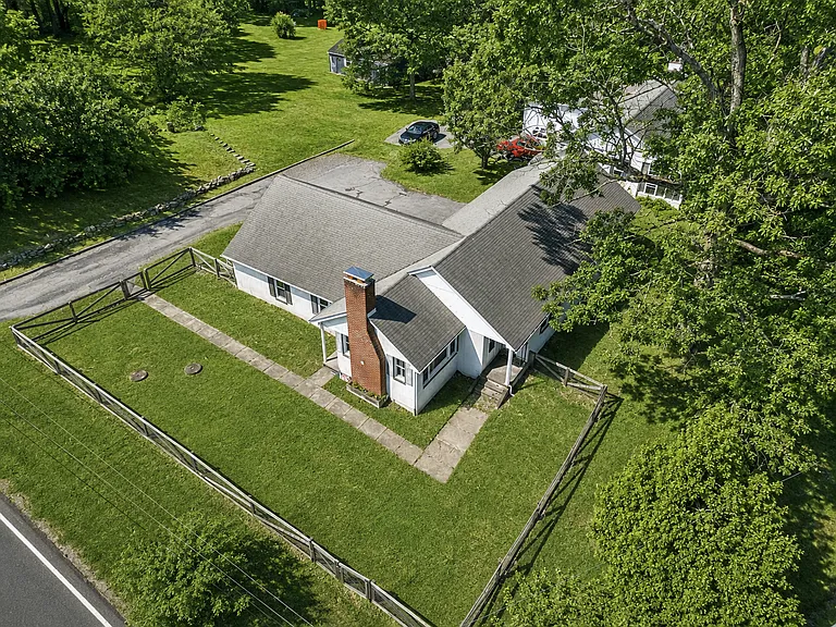 301 Gum Tree Rd — Photo 3