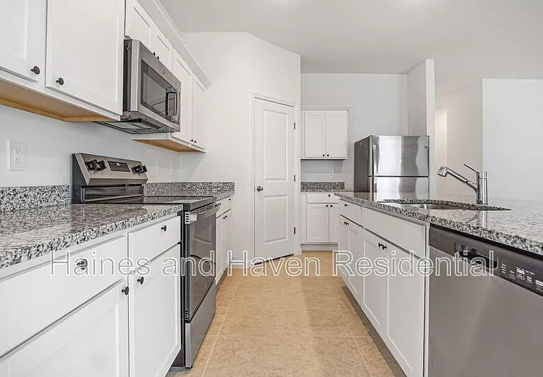 3008 Daffodil Dr — Photo 7