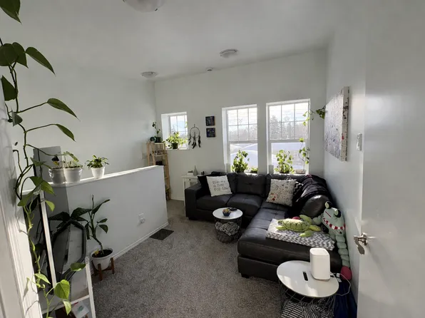 11813 47th St NW, Edmonton, AB T5W 2W7