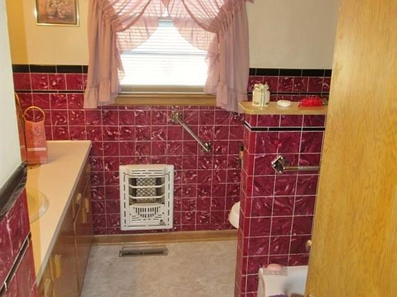 5th image of 1220 N Olive St