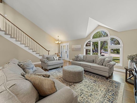5th image of 17652 Crestview Ct