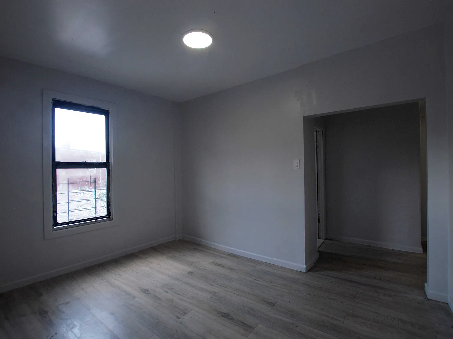 2 bed, 550 sqft, $2,300 — Photo 3