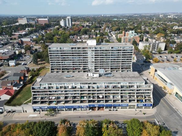 55 William St E #Penthouse 7, Oshawa, ON L1G 7C9