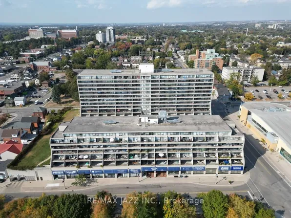 55 William St E #Penthouse 7, Oshawa, ON L1G 7C9