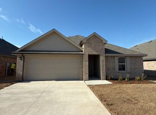 2924 Firefly Dr, Yukon, OK 73099