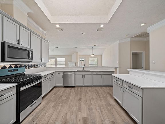 3rd image of 10902 Trail Ridge Dr