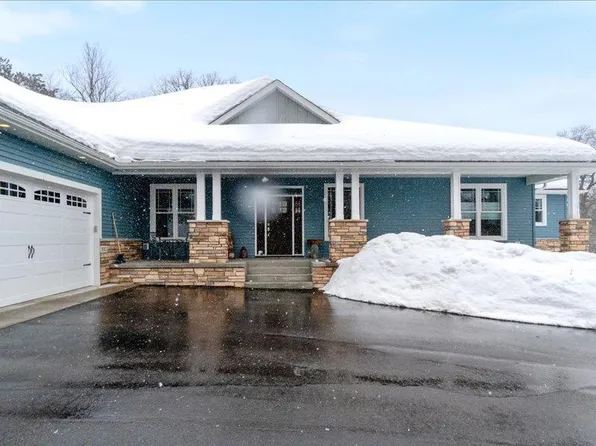 30821 Juniper Ct NW, Cambridge, MN 55008