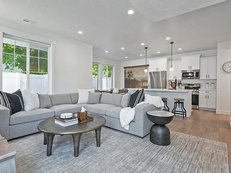3963 S Mill Farm Ln — Photo 2