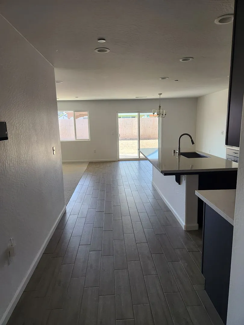 Beautiful brand NEW home for rent in Porterville, Ca — Photo 2