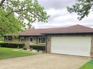 2048 N Brookside Blvd, Genoa, OH 43430