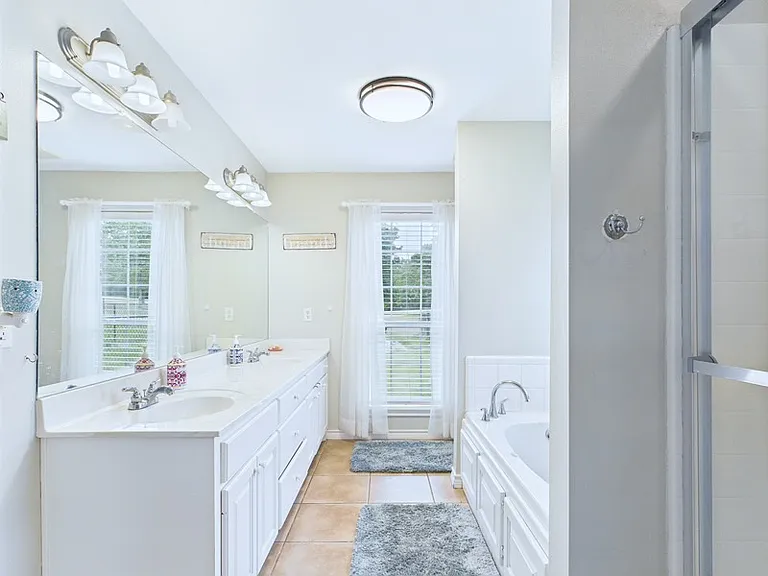 1014 Redbud Ave — Photo 16