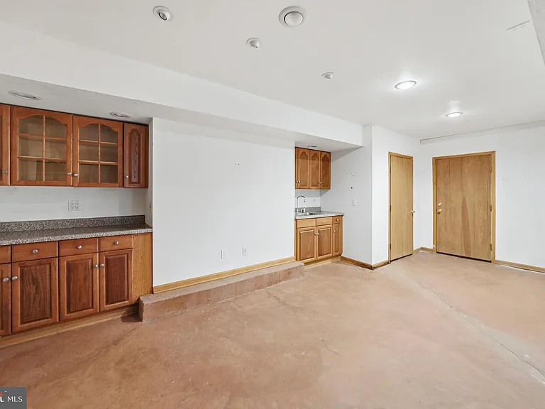 7 Monroe Pl — Photo 37