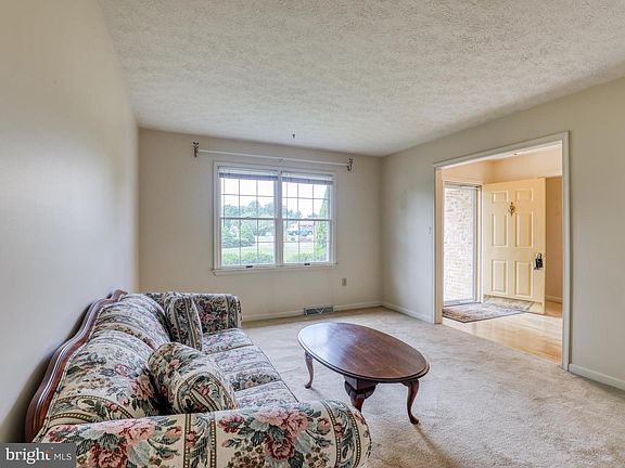 5th image of 219 Wakeland Dr