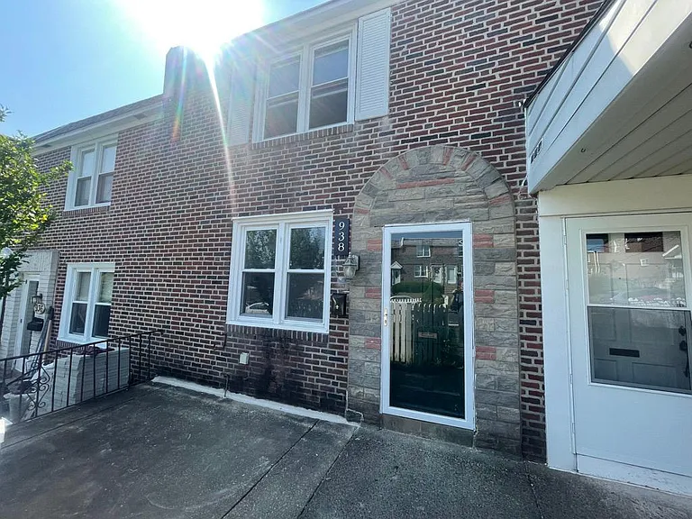 938 Brenton Rd — Photo 1