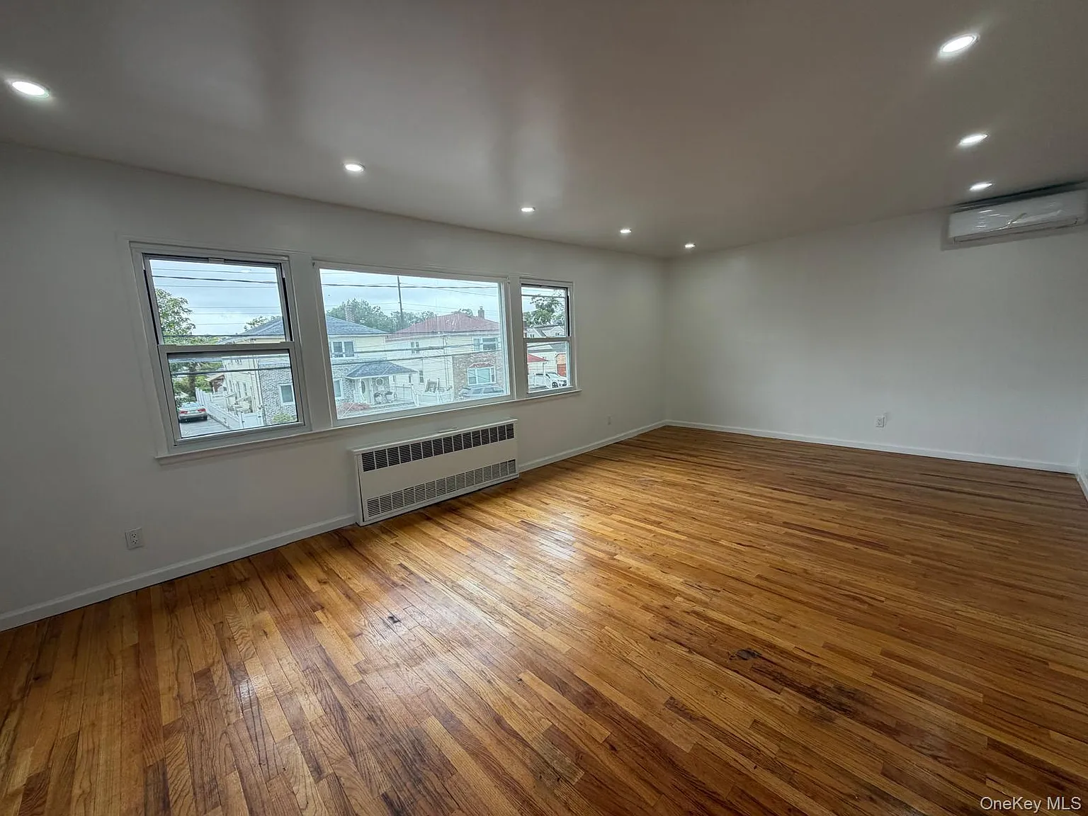3 bed, 1.0 bath, 1200 sqft, $3,700 — Photo 3