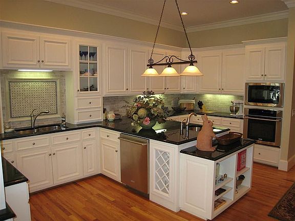 Dine-In Gourmet Kitchen