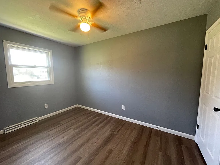 22016 Russet Dr — Photo 8