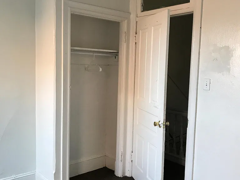 23 E 18th St — Photo 2