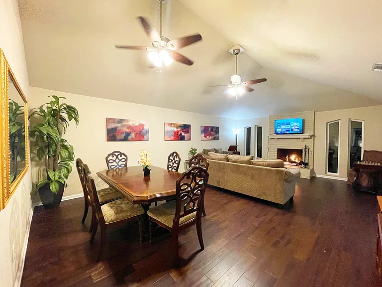 2205 Red Oak Ln — Photo 11