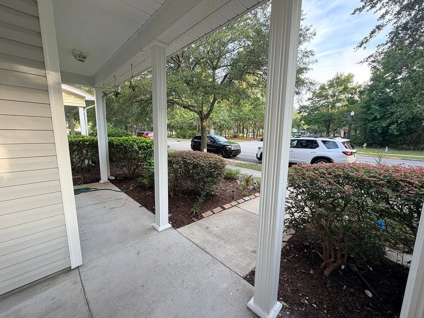 Updated Three Bedroom Town Home in Bluffton Park with Garage — Photo 2