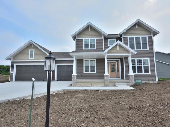 640 Standing Stone DRIVE, Waukesha, WI 53189