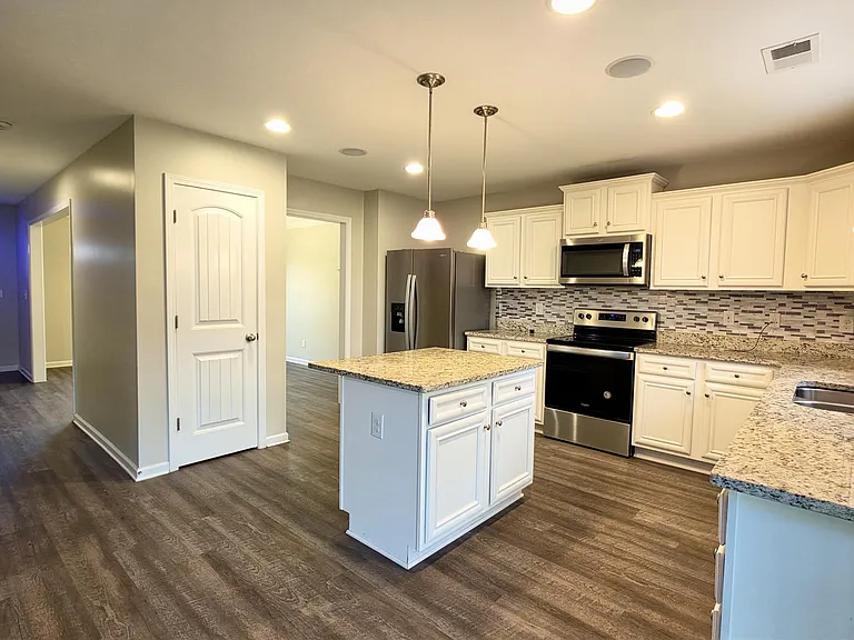 147 Niblick Dr — Photo 2