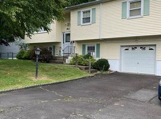 3 Trimble St, Garnerville, NY 10923