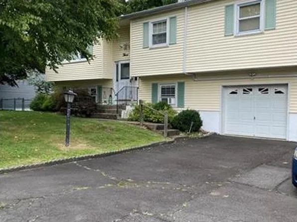 3 Trimble St, Garnerville, NY 10923