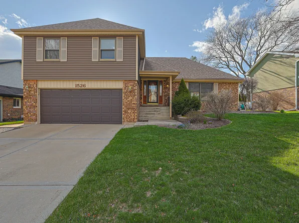 1526 Gainesboro Dr, Wheaton, IL 60189