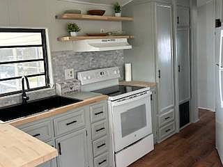 3rd image of 6649 SE 54th St
