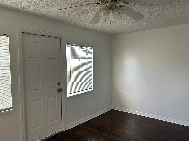 3914 Rodby Dr — Photo 4