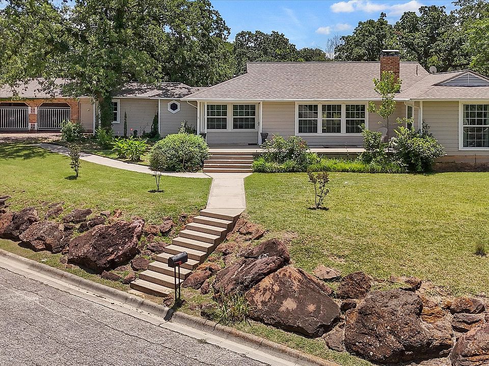 1st image of 425 Oakhill Dr