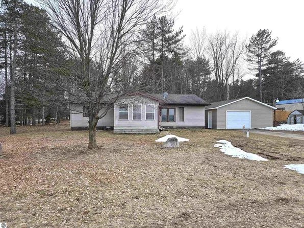 9832 Freedom Rd, Cadillac, MI 49601