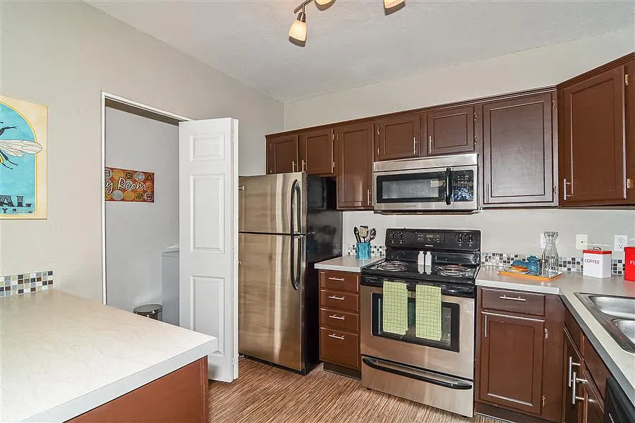 Upgraded Kitchen with Stainless Steel Appliance Package