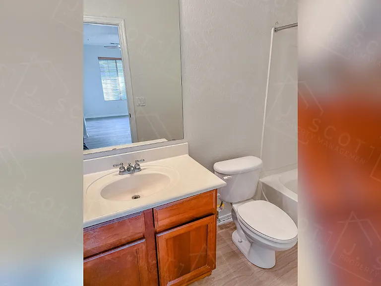 746 N Laguna Dr — Photo 14